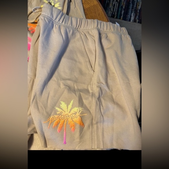 Vs PINK dad shorts long sleeve campus tee hummus floral logo - Picture 5 of 16